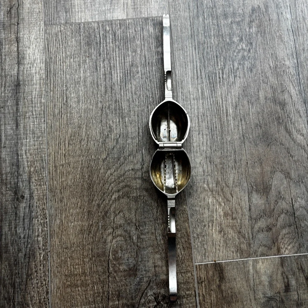 Vintage Walnut Shaped Silver Metal Nutcracker Heavy Duty Kitchen‎ Tool 8.5